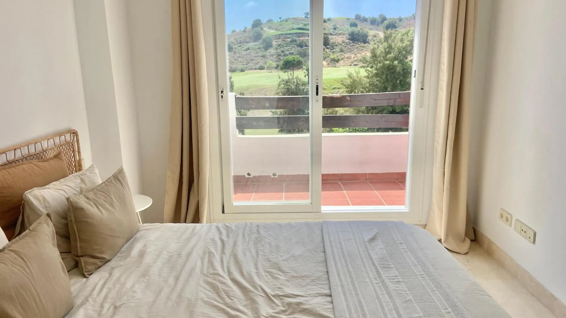 Calanova Grand Golf 2 Bed Apartment - Golf Course Views Malaga